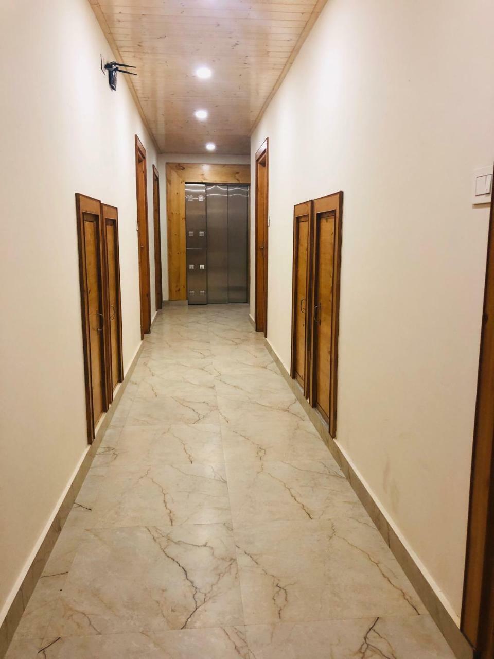 Pashmina Hotel Manāli Екстериор снимка