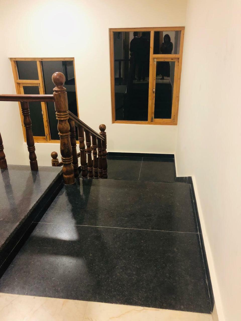 Pashmina Hotel Manāli Екстериор снимка