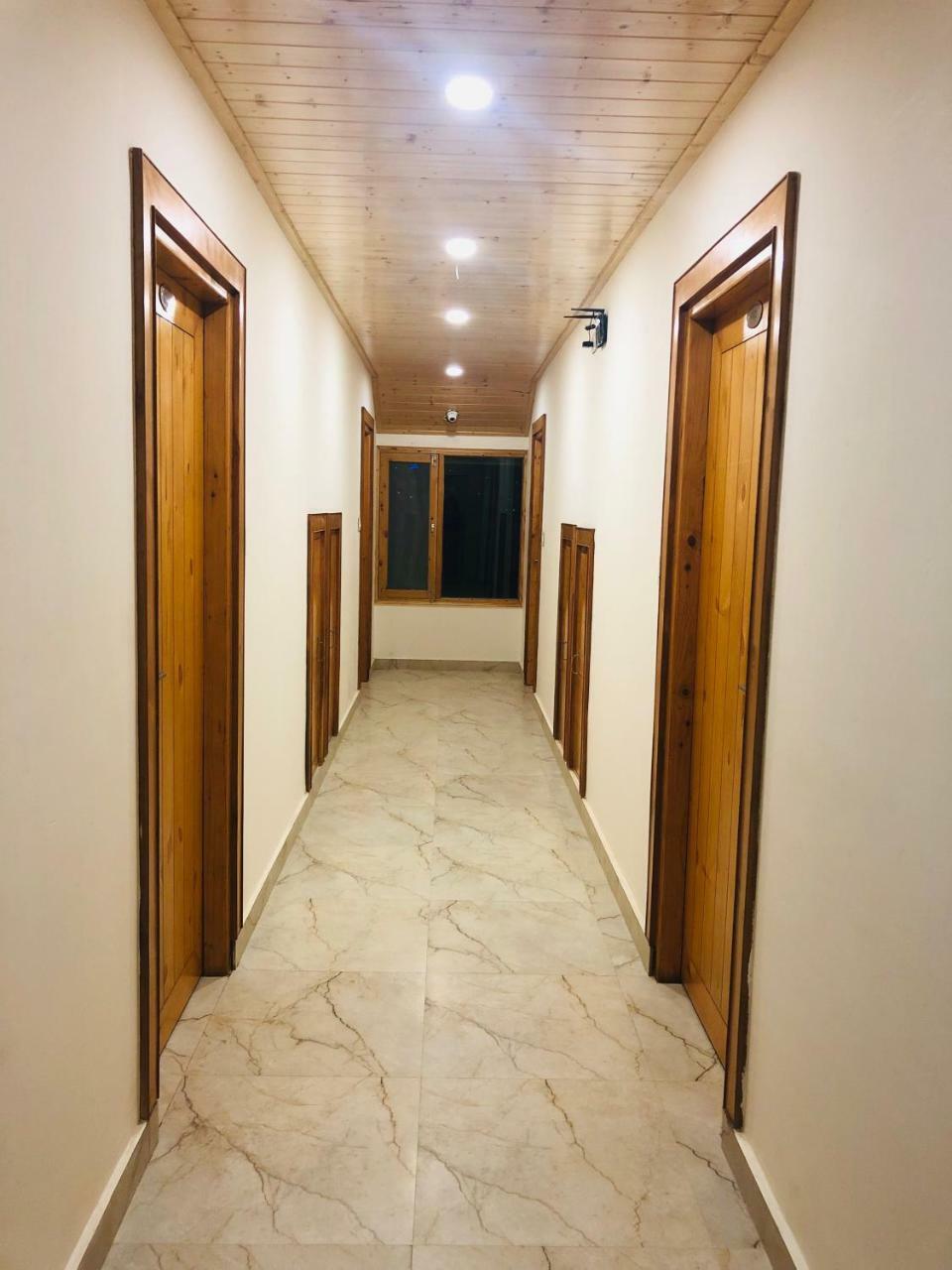 Pashmina Hotel Manāli Екстериор снимка
